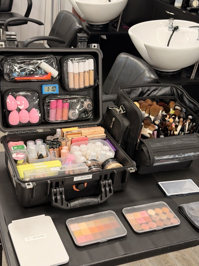 DS Artistry professional travel makeup kit
